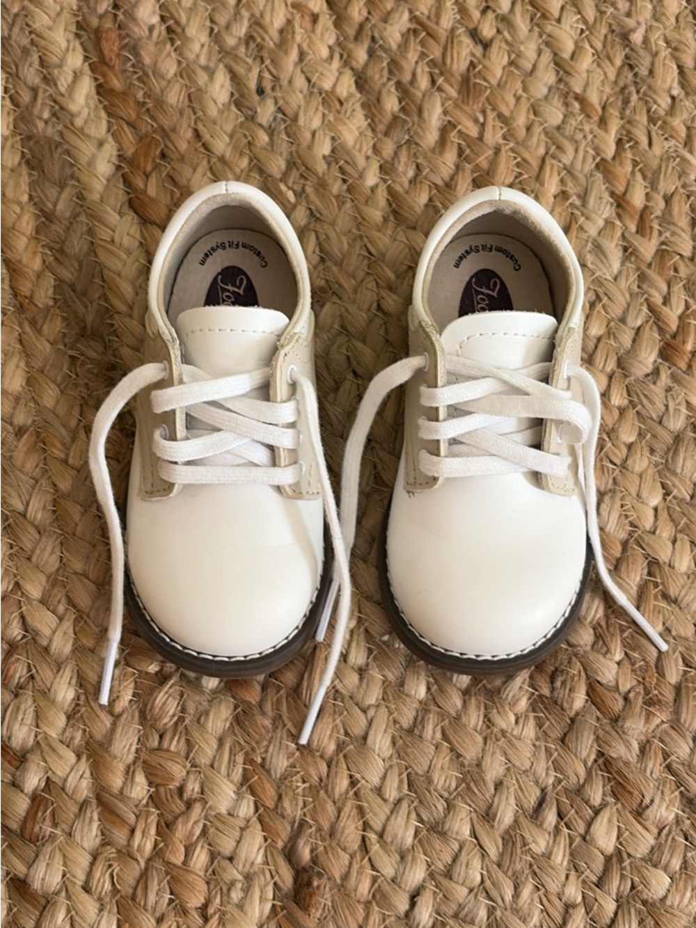 Footmates Cheer boys ecru white saddle shoes size 5.5